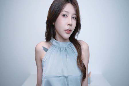 塔塔 黑丝OL秘书气质直接爆表 美若天仙看脸直接硬 被肏的抚媚表情更绝 犹如茎入其穴 先撸十发打底